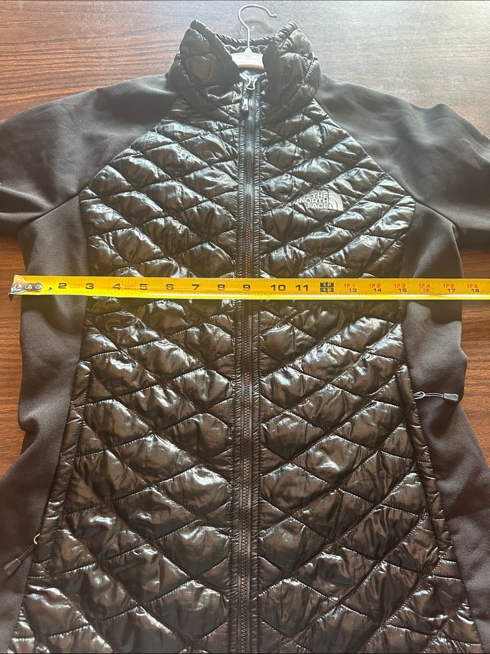 The North Face Women's Black Quilted Hybrid Puffer Jacket - Picture 8 of 8
